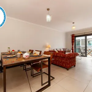 B04 - Luxury 2 Bed W Terrace Pool Lagos